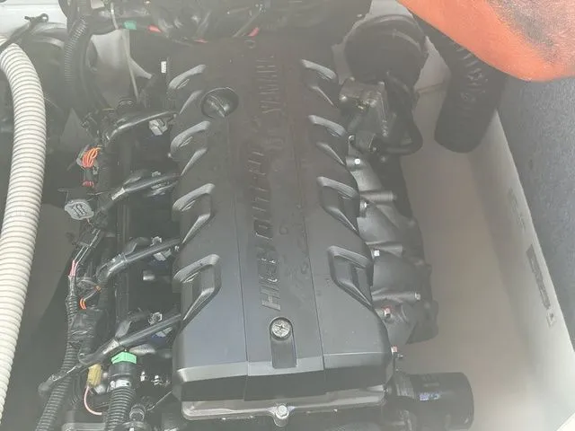 Slide: The Image of Yamaha 242 Limited S E-Series 2018 - 24