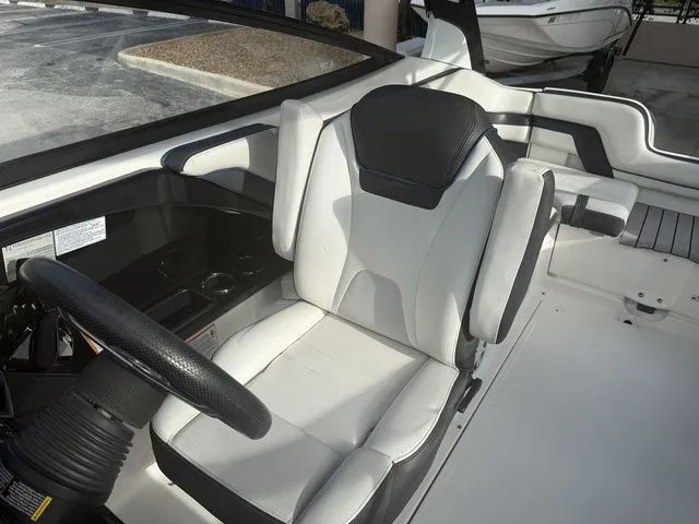 Slide: The Image of Yamaha 242 Limited S E-Series 2018 - 26