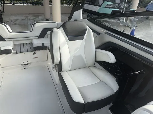 Slide: The Image of Yamaha 242 Limited S E-Series 2018 - 27