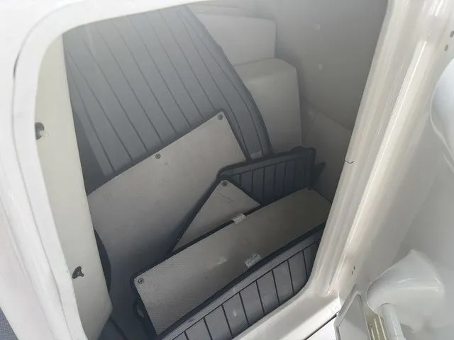 Slide: The Image of Yamaha 242 Limited S E-Series 2018 - 28