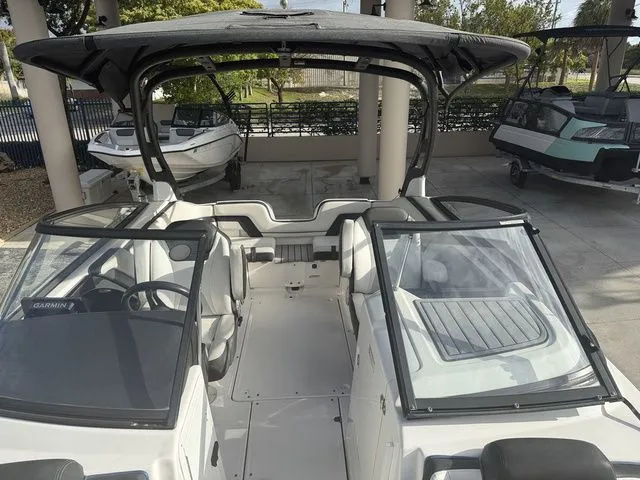 Slide: The Image of Yamaha 242 Limited S E-Series 2018 - 32