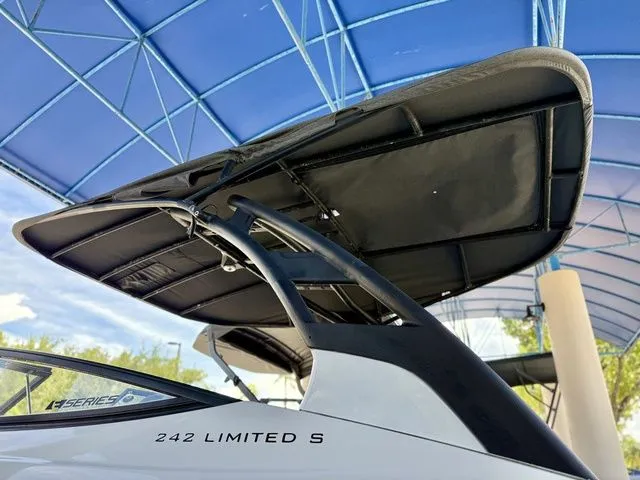 Slide: The Image of Yamaha 242 Limited S E-Series 2018 - 6