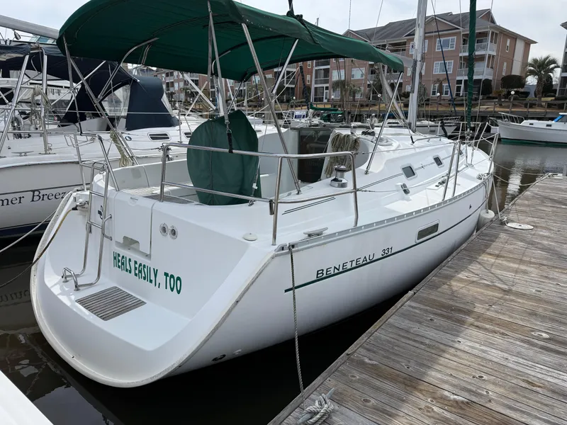 Slide: The Image of Beneteau 331 2002 - 1