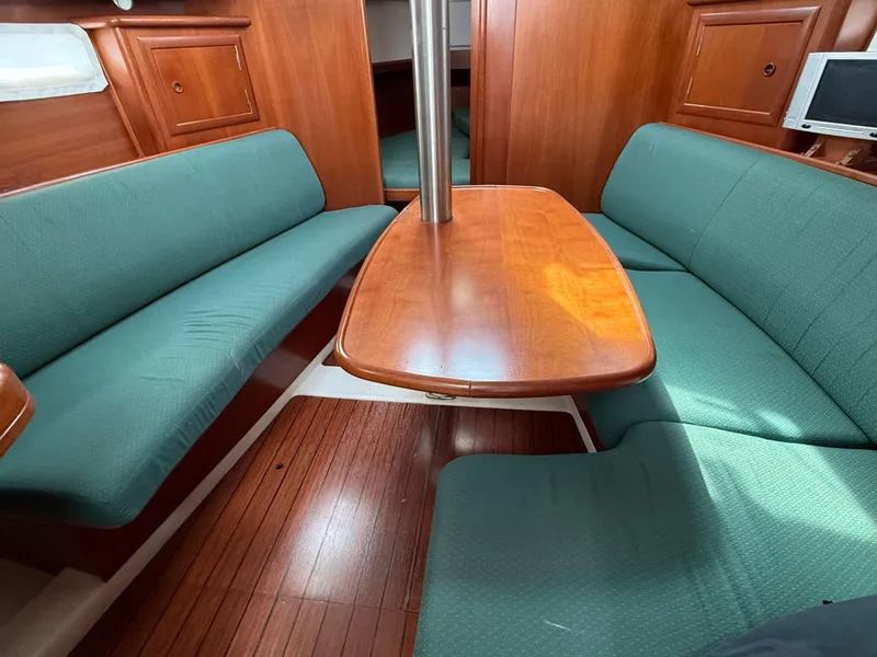 Slide: The Image of Beneteau 331 2002 - 14