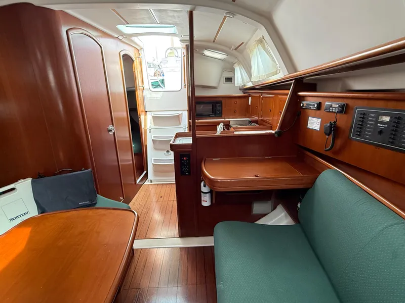 Slide: The Image of Beneteau 331 2002 - 15