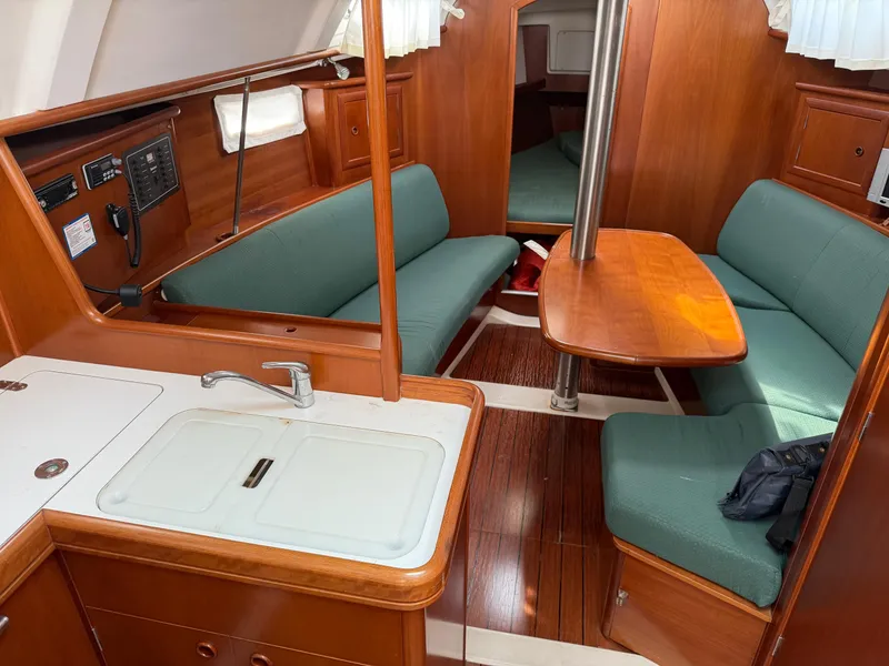 Slide: The Image of Beneteau 331 2002 - 16