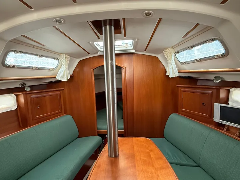 Slide: The Image of Beneteau 331 2002 - 17