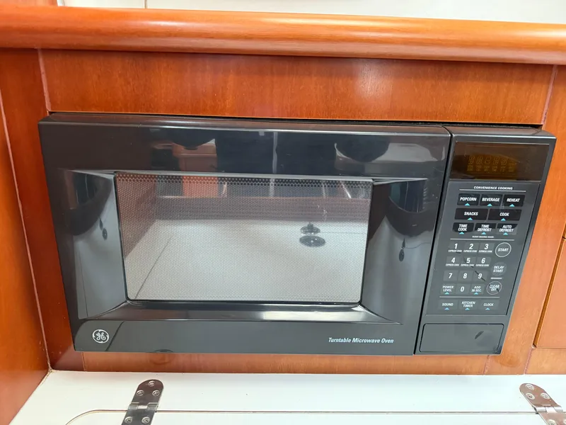 Slide: The Image of Beneteau 331 2002 - 18