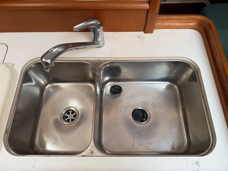 Slide: The Image of Beneteau 331 2002 - 20