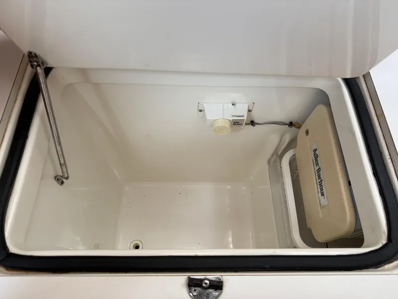 Slide: The Image of Beneteau 331 2002 - 21