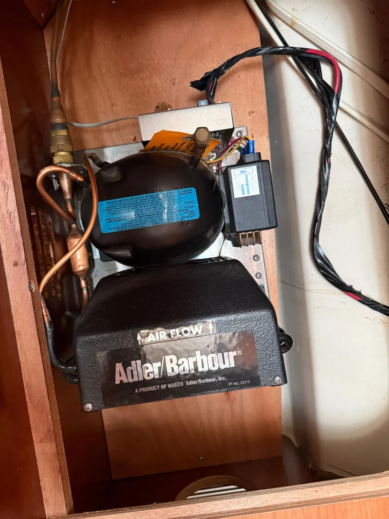 Slide: The Image of Beneteau 331 2002 - 22