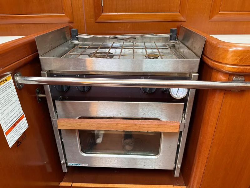 Slide: The Image of Beneteau 331 2002 - 23