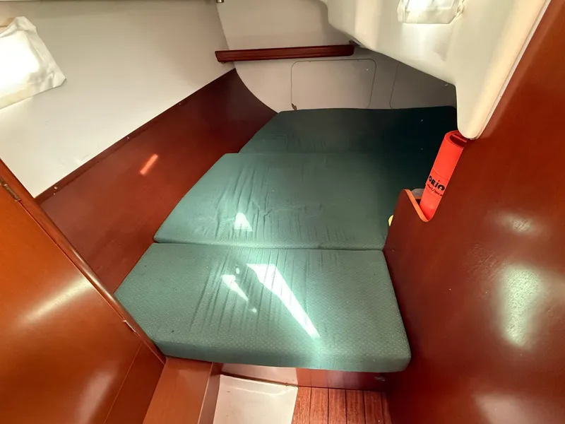 Slide: The Image of Beneteau 331 2002 - 26