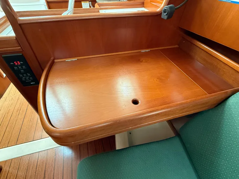 Slide: The Image of Beneteau 331 2002 - 28