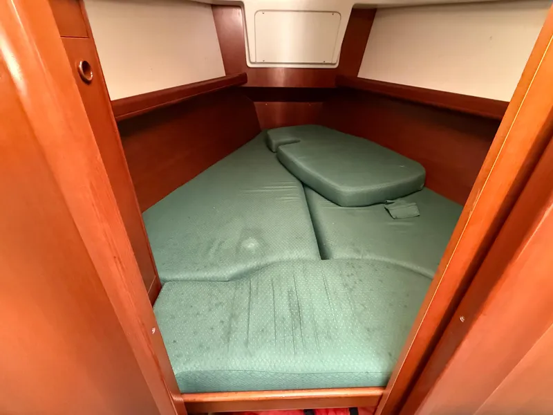 Slide: The Image of Beneteau 331 2002 - 29