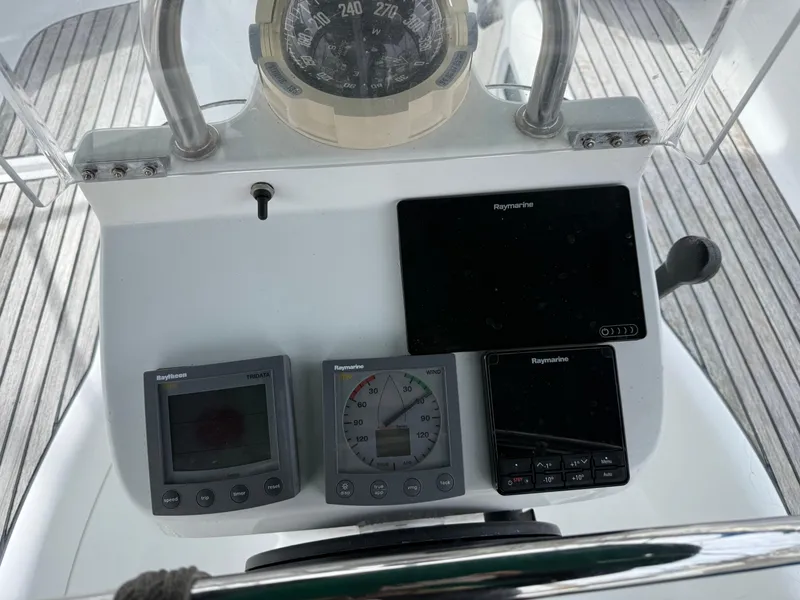 Slide: The Image of Beneteau 331 2002 - 6