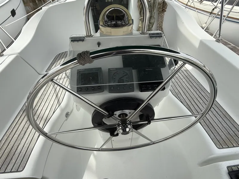 Slide: The Image of Beneteau 331 2002 - 7