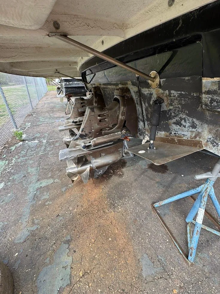 Slide: The Image of Engine compartment of 2005 Rinker Fiesta Vee 300 EC with Volvo Penta engine. - 25