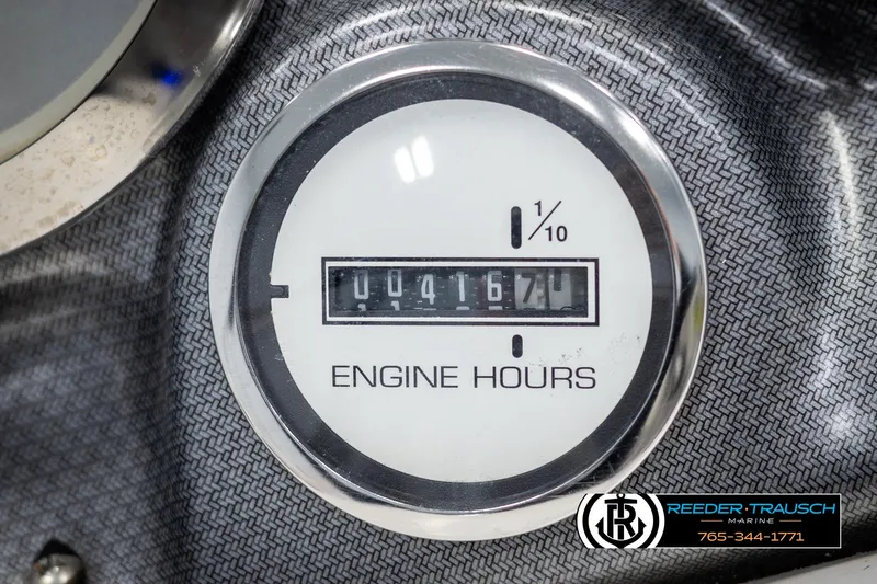 Slide: The Image of Engine hours gauge on 2015 Starcraft 1915 Limited OB, showing 467.1 hours. - 31