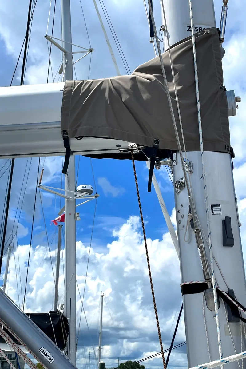 Slide: The Image of Sailboat mast and rigging of 2016 Lagoon 450 F against a cloudy sky. - 42