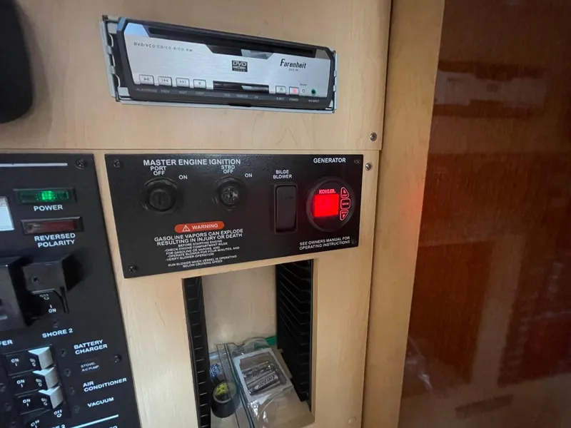 Slide: The Image of Sea Ray 350 Sundancer 2010 - 51