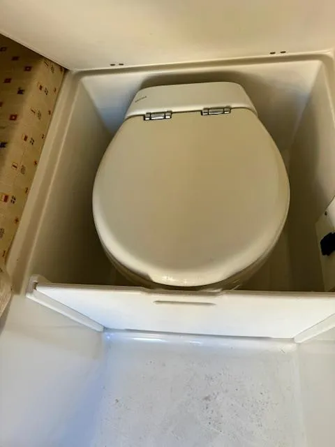 Slide: The Image of Toilet in 2007 Chris-Craft Corsair 28 boat. - 16