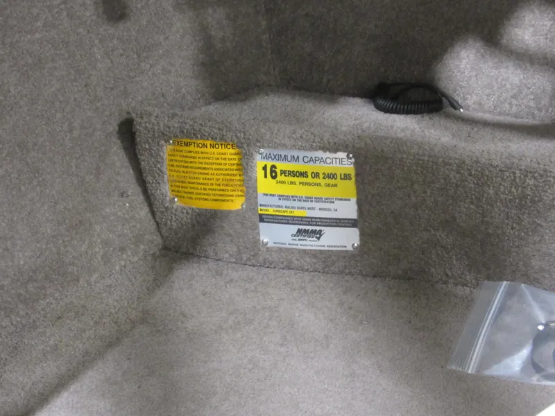 Slide: The Image of Capacity label inside 2007 Malibu Wakesetter 247 LSV, indicating 16-person or 3200 lbs limit. - 15