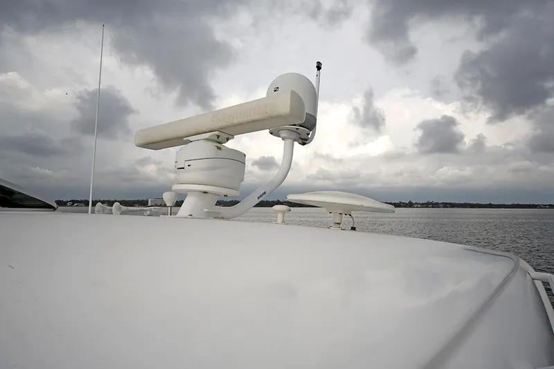 Slide: The Image of Radar equipment on 2007 Tiara Yachts 3900 Sovran against cloudy sky. - 19
