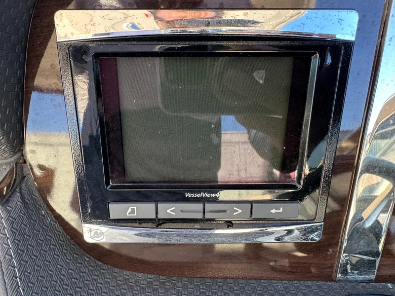 Slide: The Image of 2016 Chaparral 337SSX VesselView display with control buttons. - 35