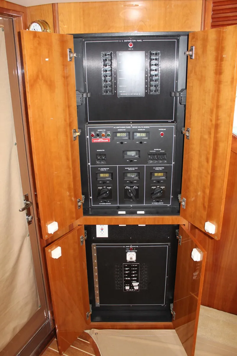 Slide: The Image of Hatteras 50 Convertible 2005 - 103