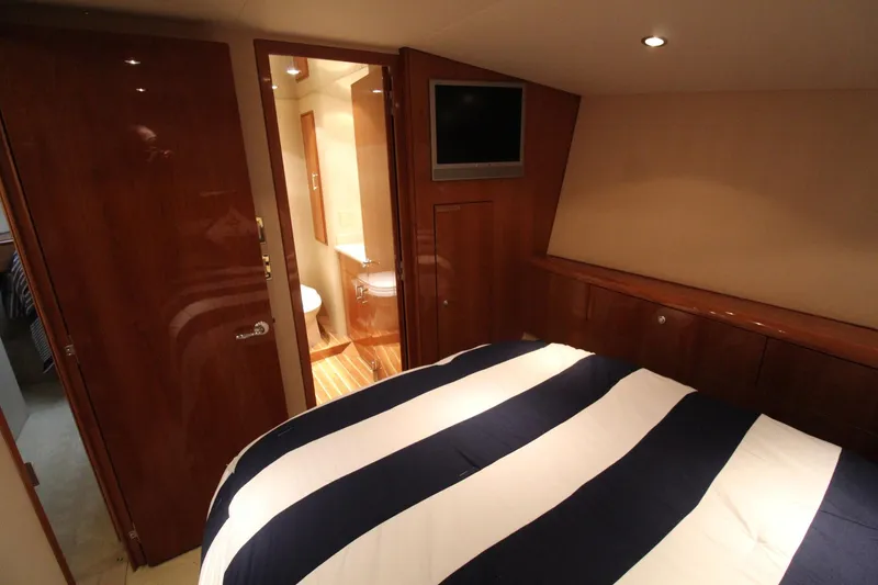 Slide: The Image of Hatteras 50 Convertible 2005 - 86