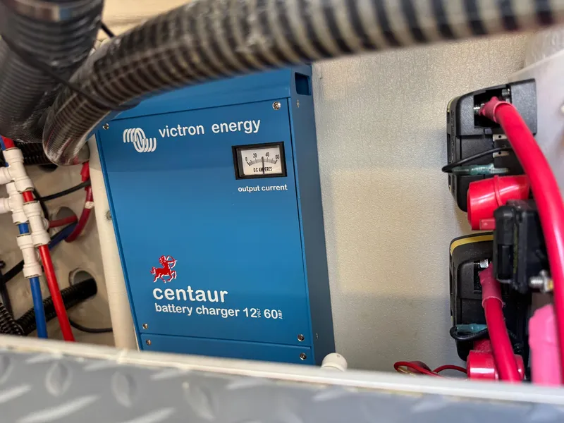 Slide: The Image of Formula 350 Crossover Bowrider 2023 - 52