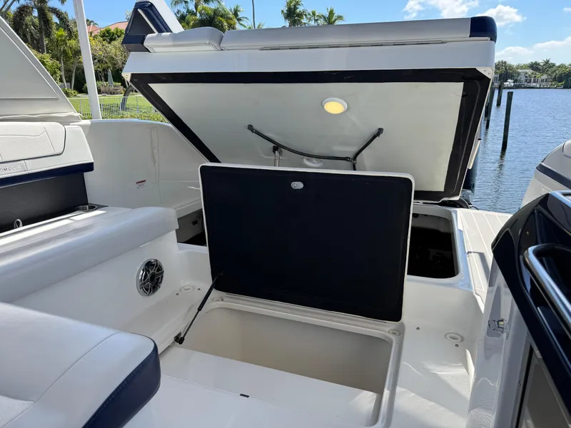 Slide: The Image of Formula 350 Crossover Bowrider 2023 - 53