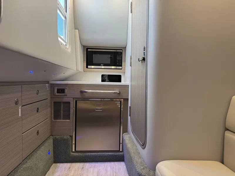 Slide: The Image of Formula 350 Crossover Bowrider 2023 - 57