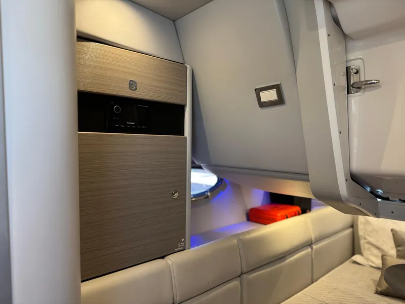 Slide: The Image of Formula 350 Crossover Bowrider 2023 - 59