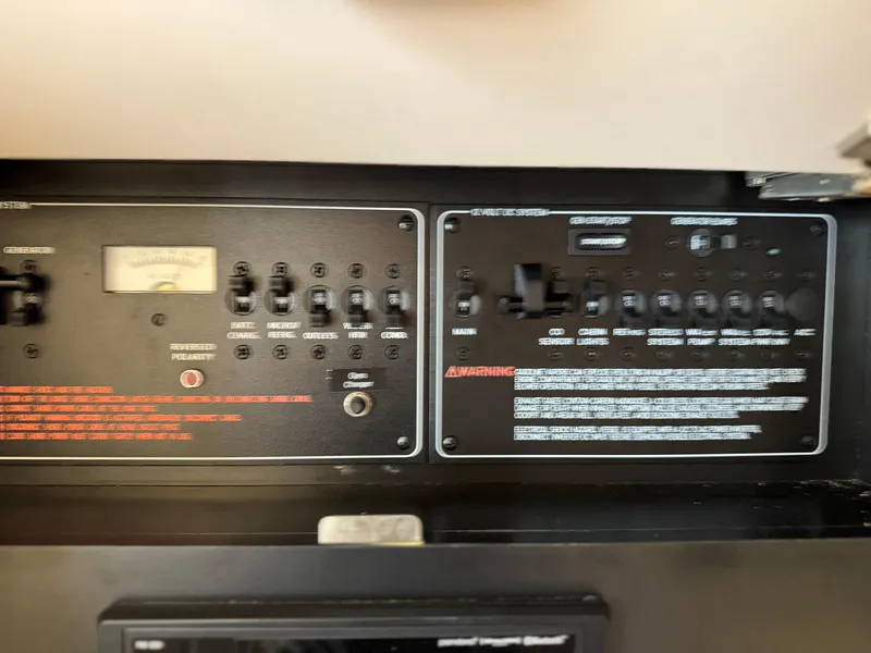 Slide: The Image of Formula 350 Crossover Bowrider 2023 - 60