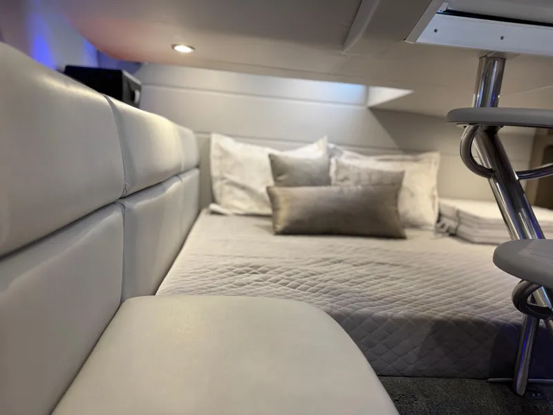 Slide: The Image of Formula 350 Crossover Bowrider 2023 - 61