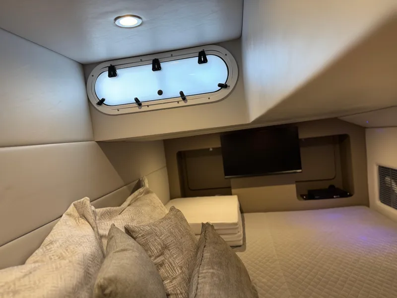 Slide: The Image of Formula 350 Crossover Bowrider 2023 - 62