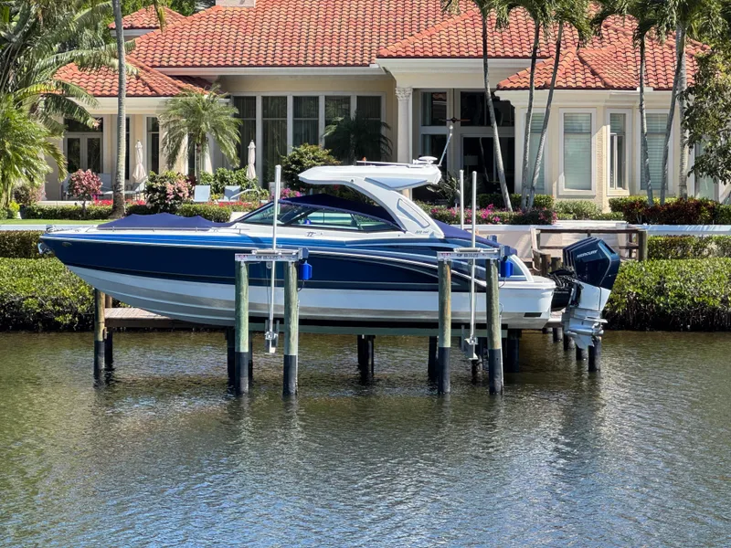 Slide: The Image of Formula 350 Crossover Bowrider 2023 - 64