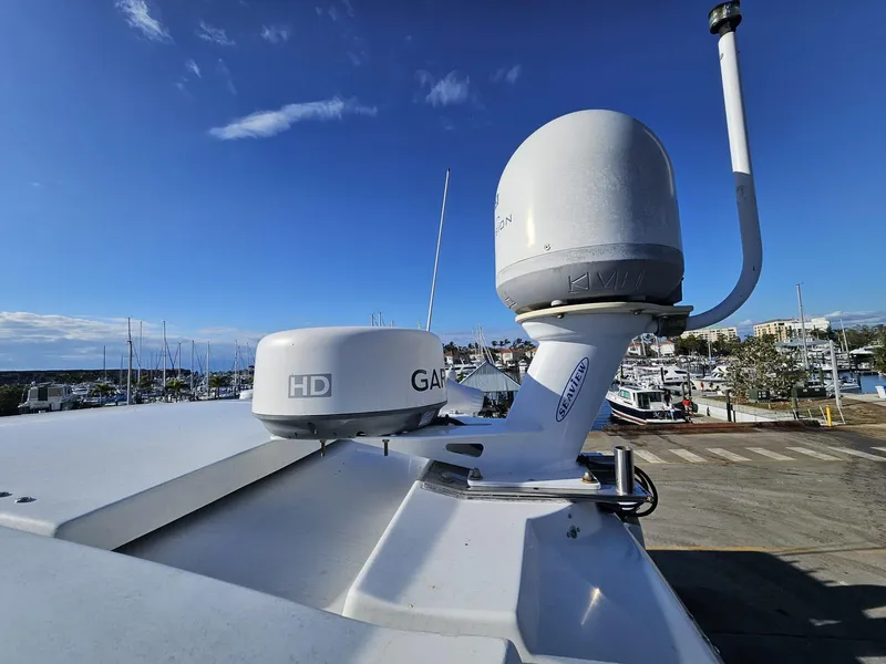Slide: The Image of Radar equipment on 2008 Cruisers Yachts 390 Sports Coupe, marina background. - 3