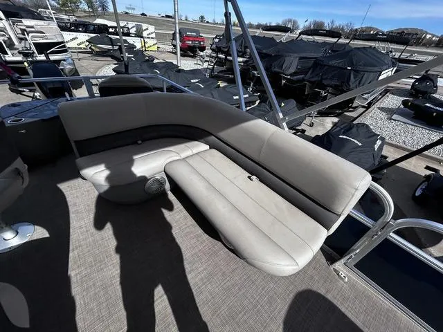 Slide: The Image of 2023 Sun Tracker BASS BUGGY® 18 DLX pontoon boat with spacious seating area. - 10