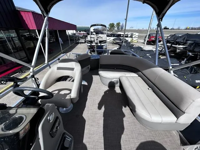Slide: The Image of 2023 Sun Tracker BASS BUGGY® 18 DLX pontoon boat with spacious seating and canopy. - 9