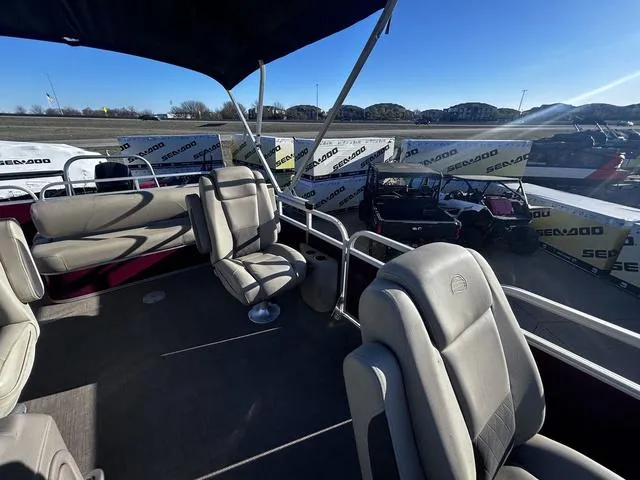 Slide: The Image of Sun Tracker Party Barge 24 DLX 2022 - 14