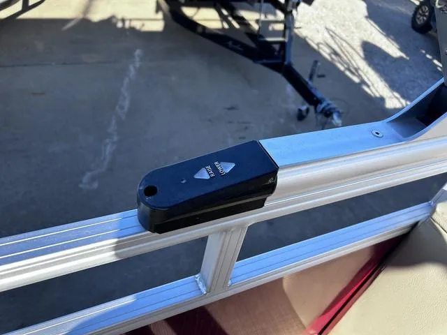 Slide: The Image of Sun Tracker Party Barge 24 DLX 2022 - 23