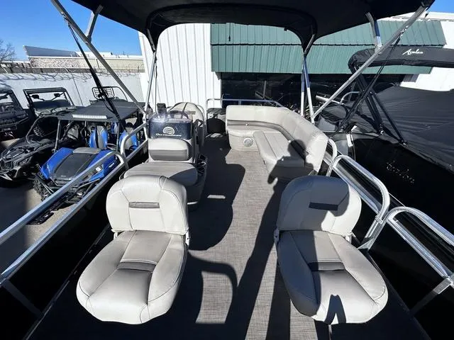 Slide: The Image of 2021 Sun Tracker BASS BUGGY® 18 DLX pontoon boat interior with steering console and seating. - 12