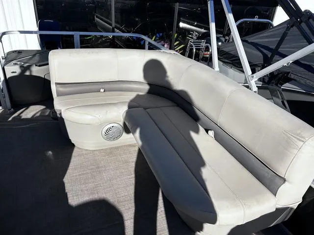 Slide: The Image of 2021 Sun Tracker BASS BUGGY® 18 DLX pontoon boat with beige seating and shadow. - 14