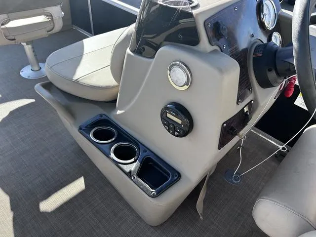 Slide: The Image of 2021 Sun Tracker BASS BUGGY® 18 DLX boat console with cup holders and seating. - 19