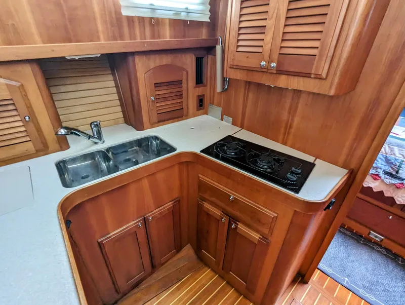 Slide: The Image of Full Kitchen on Sabre 36-Flybridge boat - 20