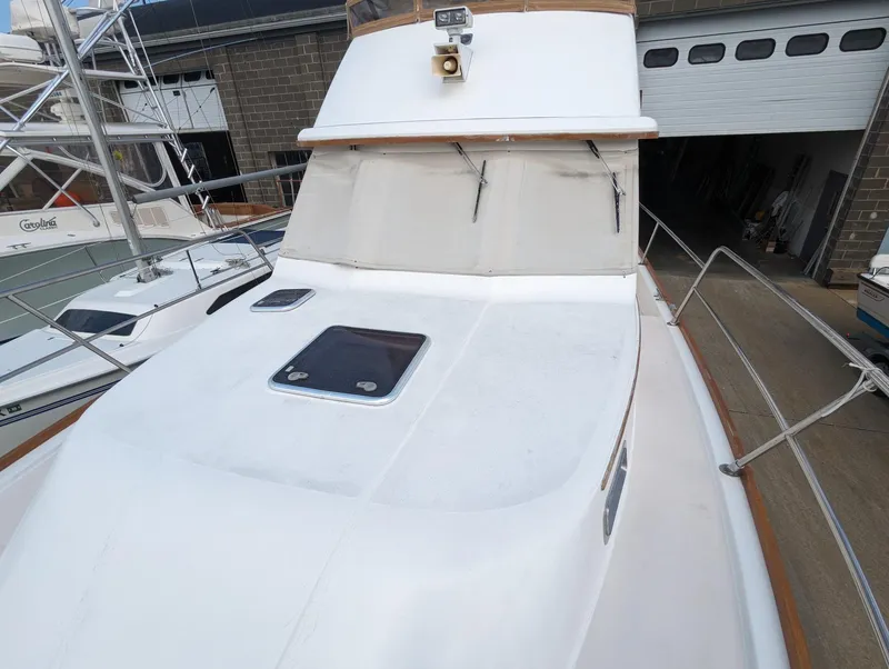 Slide: The Image of 2003 Sabre 36 Flybridge yacht deck with hatch and railing. - 46