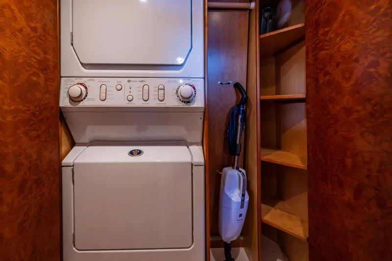 Slide: The Image of Foyer washer & dryer - 33